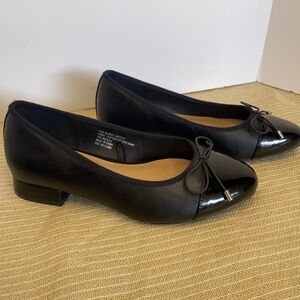 TORRID Black rounded toe ballet flat, patent cap toe and a bow front.  Size 8.5